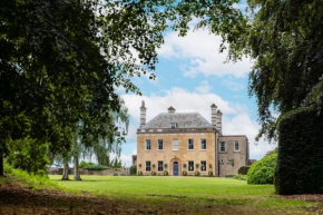 Cuckney House - Georgian Manor on a country estate - Sleeps 31